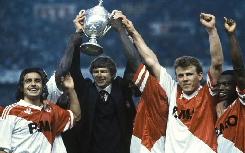arsene wenger la ai hanh trinh tro thanh hlv huyen thoai